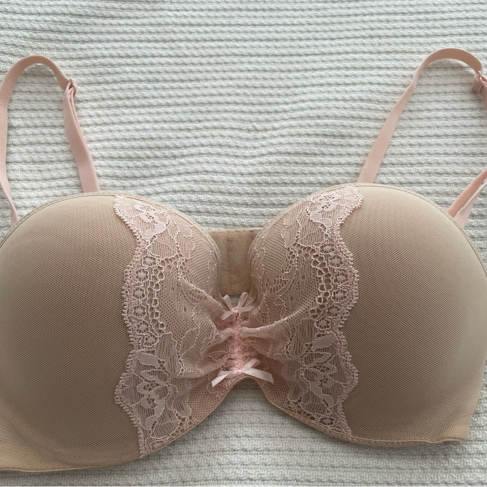 Betsey Johnson Intimates strapless bra 32C.  Used but like new.